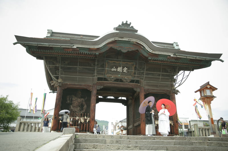 藤屋御本陳 フォトウェディング 善光寺 仁王門での撮影風景